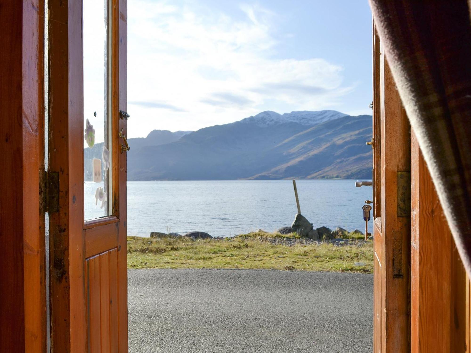 Shore Cottage Arnisdale Exterior photo