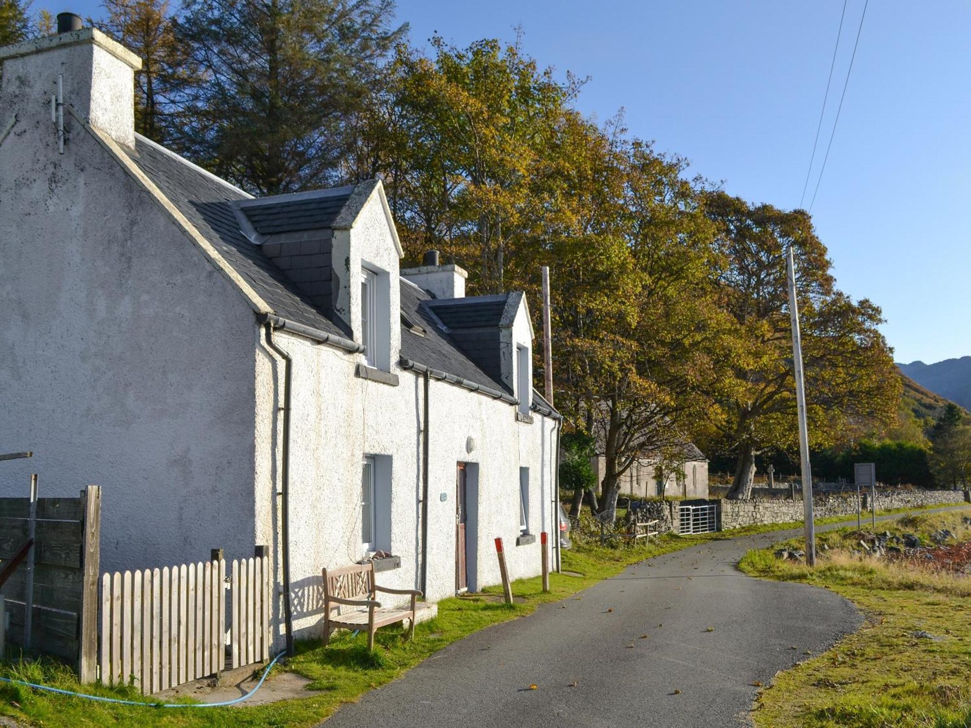 Shore Cottage Arnisdale Exterior photo