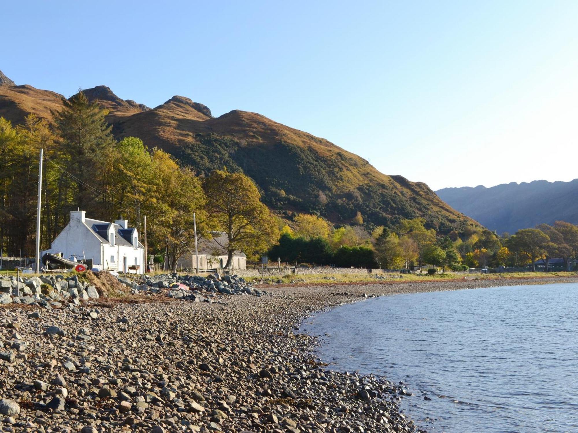 Shore Cottage Arnisdale Exterior photo