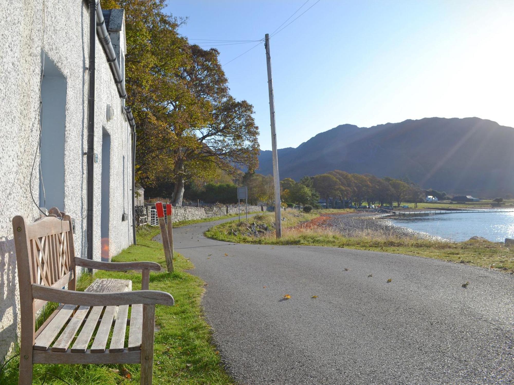 Shore Cottage Arnisdale Exterior photo
