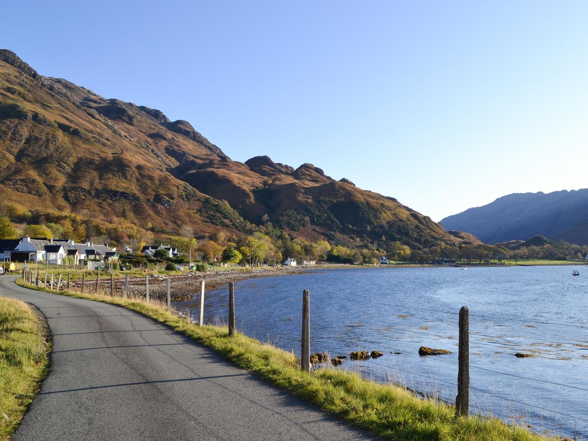 Shore Cottage Arnisdale Exterior photo